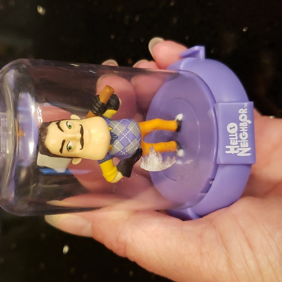 6 Hello Neighbor 2" Collectible Figures - Picture 5 of 7